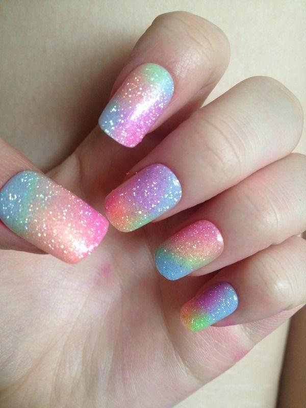 รูปภาพ:http://shortnaildesigns.net/wp-content/uploads/2015/07/Pastel-Rainbow-Glitter-Nail-Design.jpg