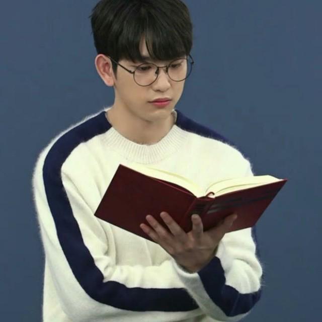 ตัวอย่าง ภาพหน้าปก:#อ่านตามไอดอลเกาหลี ลิสต์ ' 5 หนังสือ ' ดี๊ดี เปลี่ยนติ่งเกาหลีให้เป็นหนอนหนังสือ