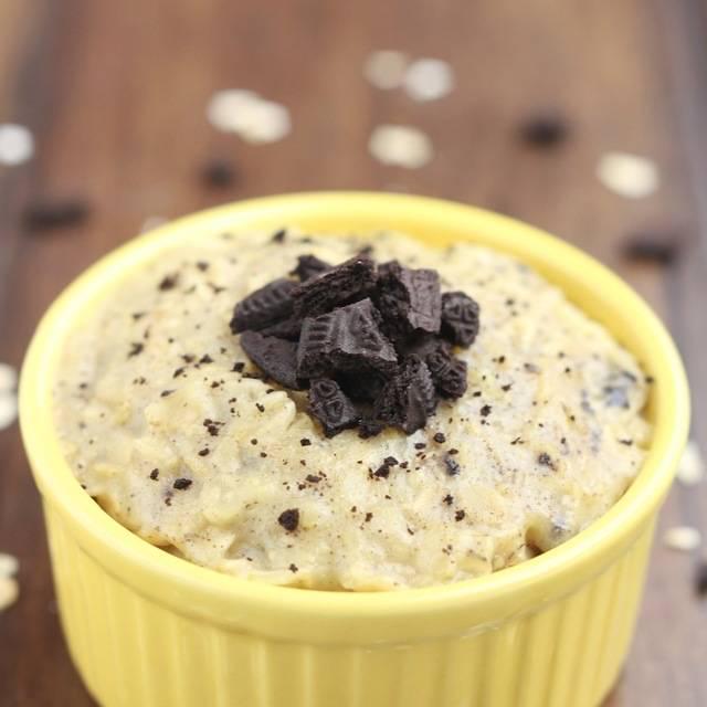 ภาพประกอบบทความ เมนูของหวานง่ายๆ ทานได้ไม่รู้สึกผิด 'Skinny Cookies 'n Cream Oatmeal'