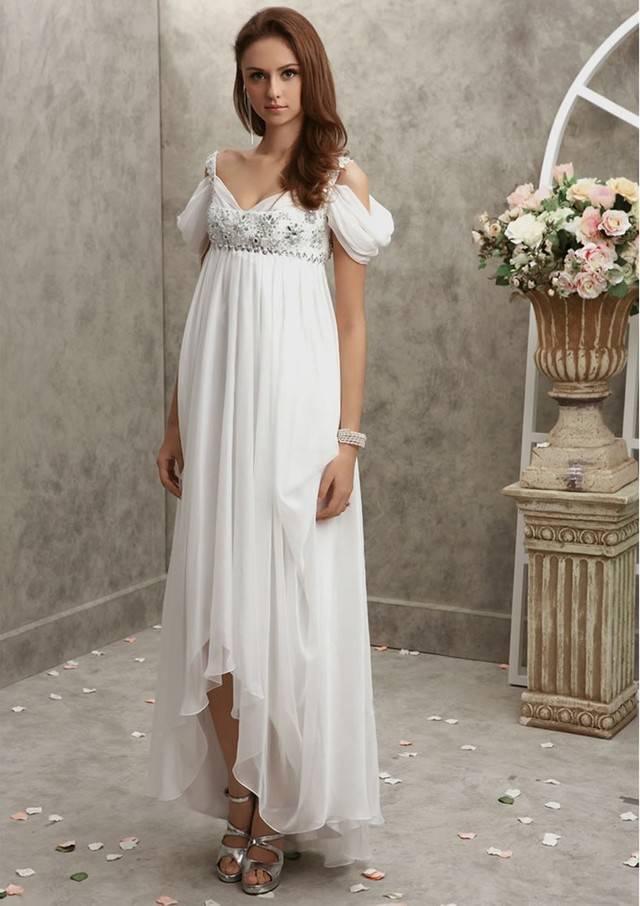 รูปภาพ:http://www.weddingdressesmall.co.uk/2587-4732/light-chiffon-scoop-neckline-embellised-in-sequins-and-swarovski-crystals-bodice-a-line-prom-dress.jpg