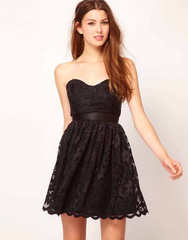 รูปภาพ:http://chicvintagebrides.com/wp-content/uploads/2012/09/ASOS-Black-Sweetheart-Neck-Lace-Dress.jpg