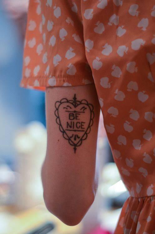 รูปภาพ:http://www.prettydesigns.com/wp-content/uploads/2015/08/20-simple-tattoos-for-women13.jpg