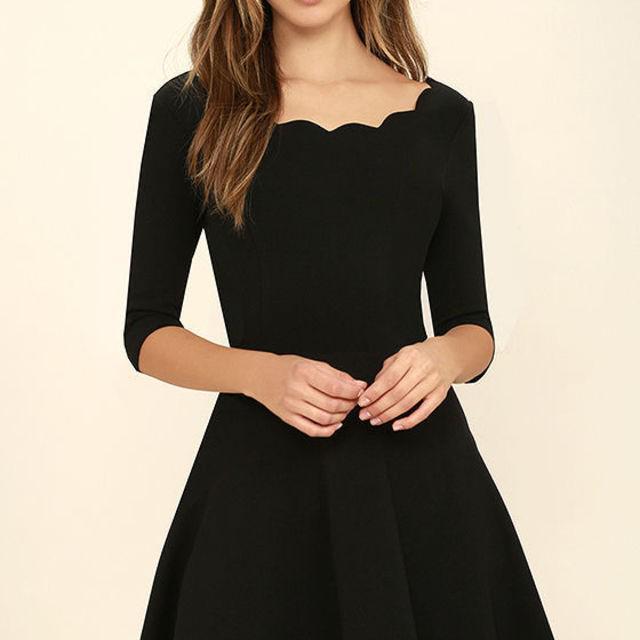 ตัวอย่าง ภาพหน้าปก:"little black dress" แฟชั่นสวยน่ามอง เรียบง่ายในโทนสีดำ