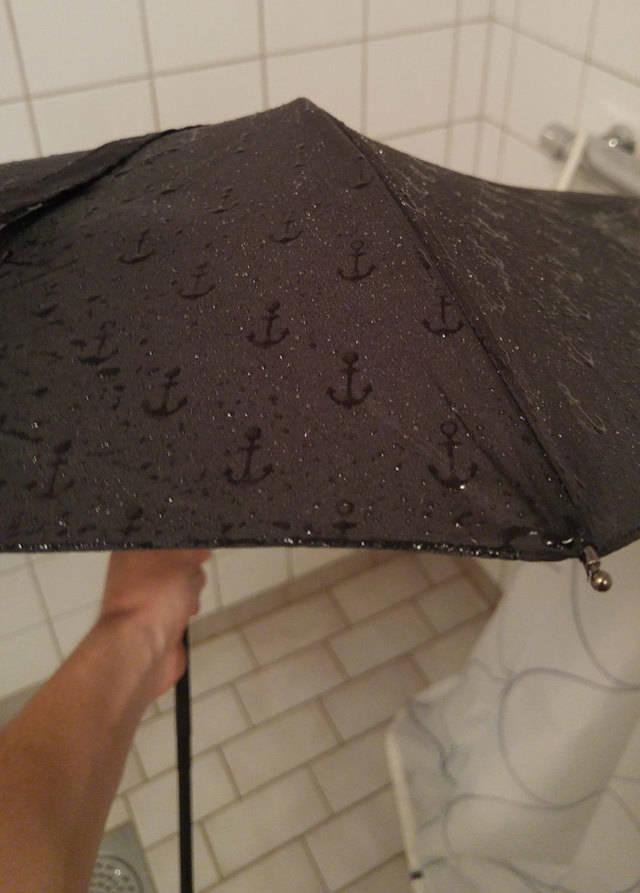 รูปภาพ:http://static.boredpanda.com/blog/wp-content/uploads/2015/09/umbrella-reveals-pattern-wet-japan-7.jpg
