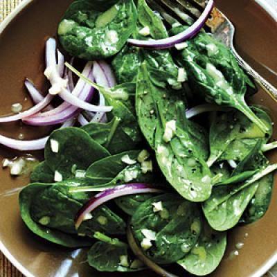 รูปภาพ:http://img1.cookinglight.timeinc.net/sites/default/files/styles/400xvariable/public/image/2011/01/1101p34-spinach-garlic-vinaigrette-m.jpg?itok=5lE8W95E