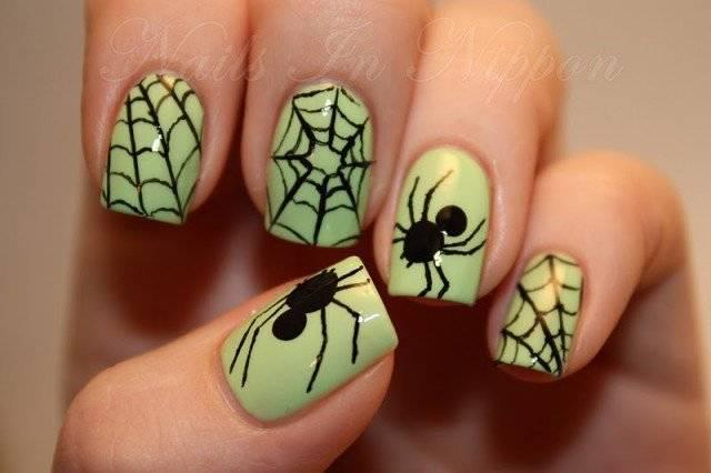 รูปภาพ:http://www.prettydesigns.com/wp-content/uploads/2015/09/Halloween-Nail-Design-Spiders.jpg