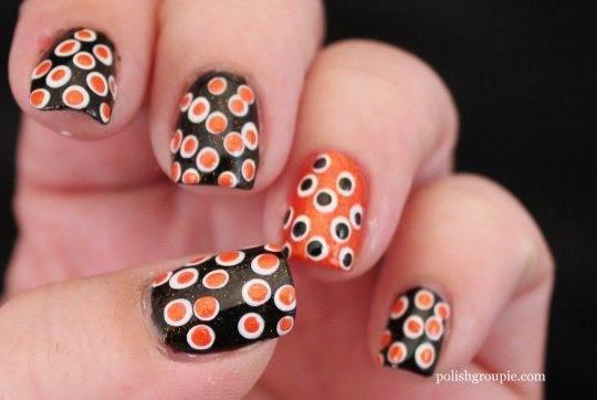 รูปภาพ:http://www.prettydesigns.com/wp-content/uploads/2015/09/Dotted-Halloween-Nail-Design.jpg