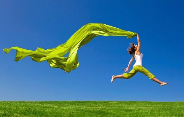 รูปภาพ:http://elizabethlund.com/wp-content/uploads/2013/10/bigstock-Beautiful-young-woman-jumping-SizeMedium-1509540531.jpg