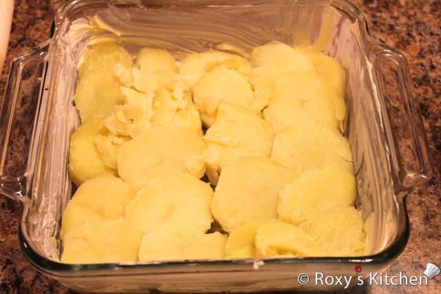 รูปภาพ:http://roxyskitchen.com/wp-content/uploads/2012/05/Baked-Potatoes-with-Cheese-Sour-Cream-8.jpg