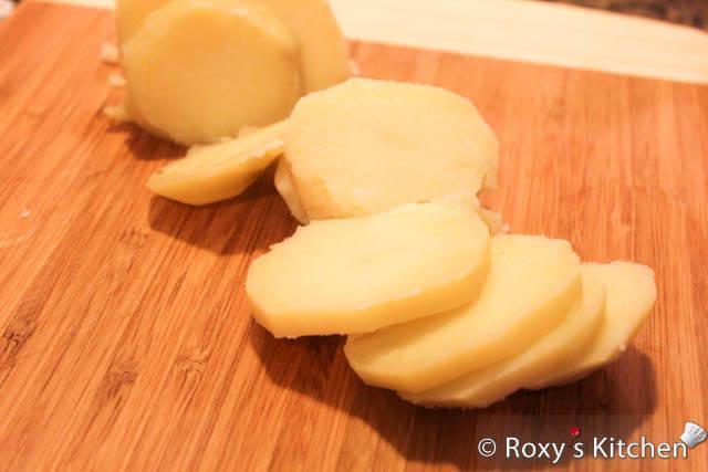 รูปภาพ:http://roxyskitchen.com/wp-content/uploads/2012/05/Baked-Potatoes-with-Cheese-Sour-Cream-7.jpg