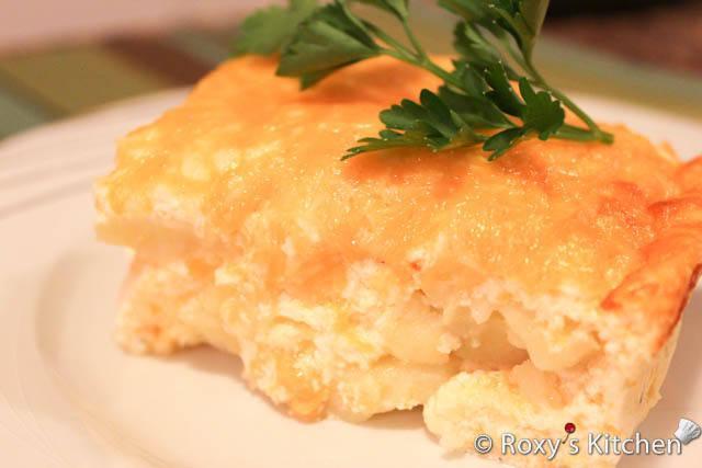 รูปภาพ:http://roxyskitchen.com/wp-content/uploads/2012/05/Baked-Potatoes-with-Cheese-Sour-Cream-16.jpg