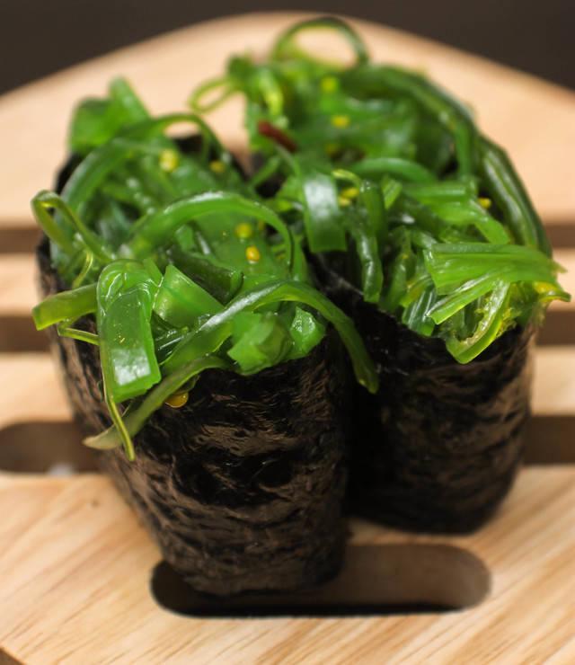 รูปภาพ:http://sushiflash.com.my/wp-content/uploads/2014/06/Chuka-Wakame-Seaweed-Gunkan-RM2.jpg