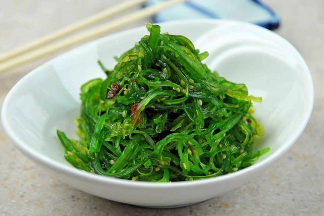 รูปภาพ:http://www.janedummer.com/wp-content/uploads/2014/10/seaweed-salad.jpg