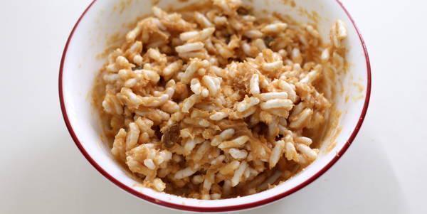 รูปภาพ:http://img.werecipes.com/wp/wp-content/uploads/2015/03/puffed-rice-peanut-butter-balls-puffed-rice-peanut-mixture.jpg