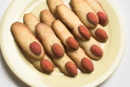 รูปภาพ:http://cdn.sheknows.com/articles/2012/09/monster-lady-finger-cookies.jpg