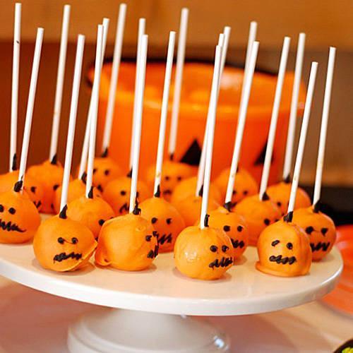 รูปภาพ:http://www.tablespoon.com/-/media/Images/Articles/PostImages/2011/10/week4/2011-10-20-RUP-kids-halloween-party-cake-pops-500w.jpg