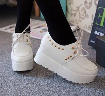 รูปภาพ:http://i01.i.aliimg.com/wsphoto/v0/32307892677_1/2015-Newest-Classic-All-White-Fashion-Sneakers-for-Women-Casual-Sport-shoes-Plus-Size-35-39.jpg_350x350.jpg