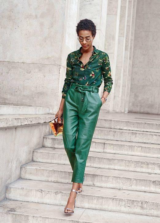 รูปภาพ:http://www.glamour.com/images/fashion/2015/03/j-crew-street-style-outfit-ideas-from-paris-green-pants-h724.jpg