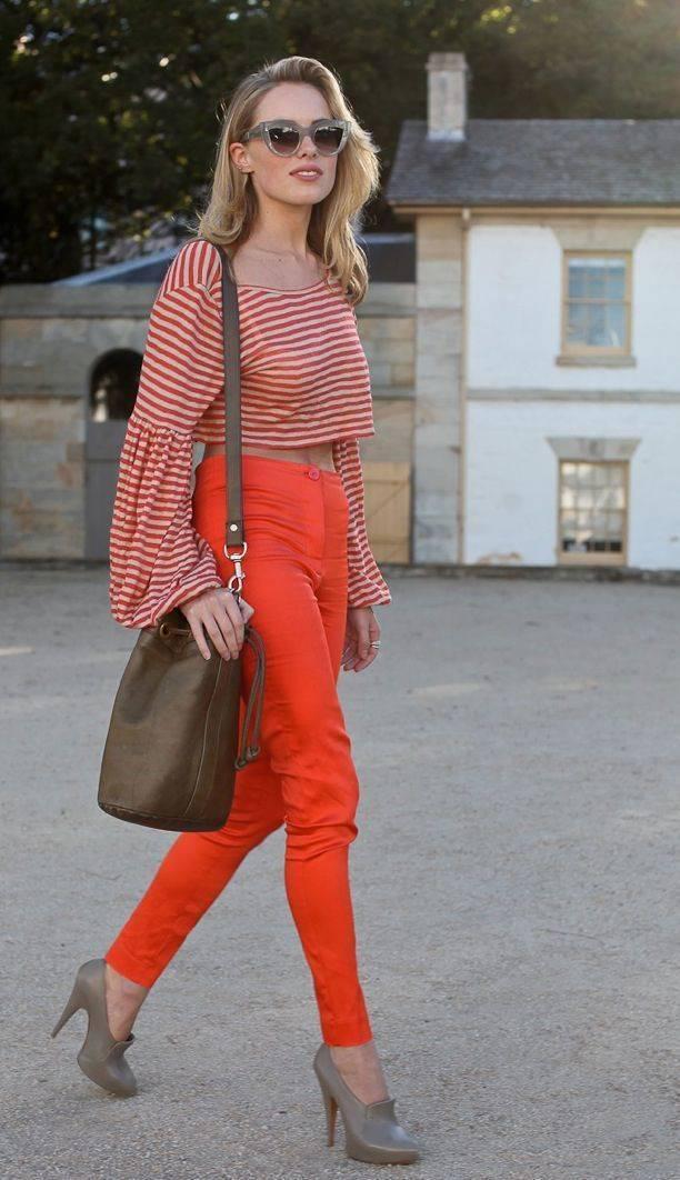 รูปภาพ:http://glamradar.com/wp-content/uploads/2014/08/red-stripes-and-orange-pants.jpg