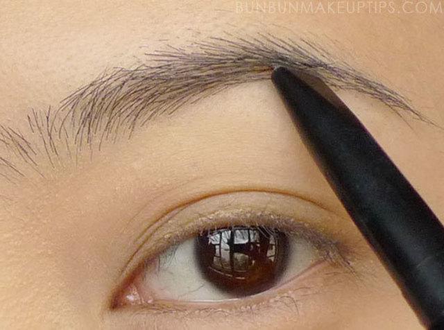 รูปภาพ:http://bunbunmakeuptips.com/wp-content/uploads/2012/03/Lioele-Artist-Auto-Eyebrow-02-Dark-Brown-01-Light-Brown-Review-Swatches_9.1.jpg