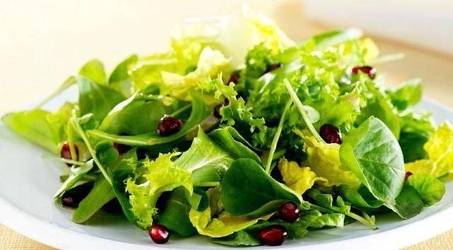 รูปภาพ:http://finedininglovers.cdn.crosscast-system.com/BlogPost/l_1756_green-salad-pomegranate-seeds.jpg