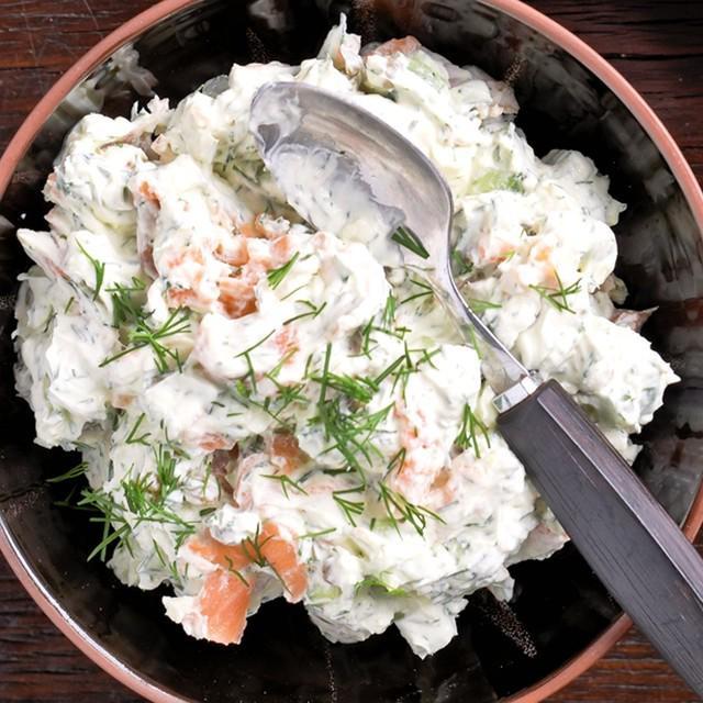 ภาพประกอบบทความ Smoked Salmon Dip เมนูของว่างสุดฟิน อร่อยเบาๆ ไม่หนักท้อง #กดไลก์ให้รัวๆ 