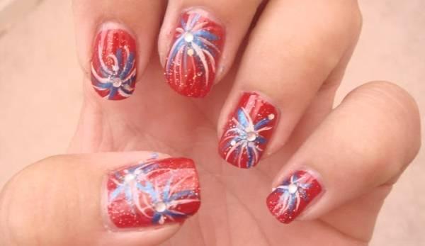 รูปภาพ:http://www.prettydesigns.com/wp-content/uploads/2015/09/Red-Fireworks-Nails.jpg