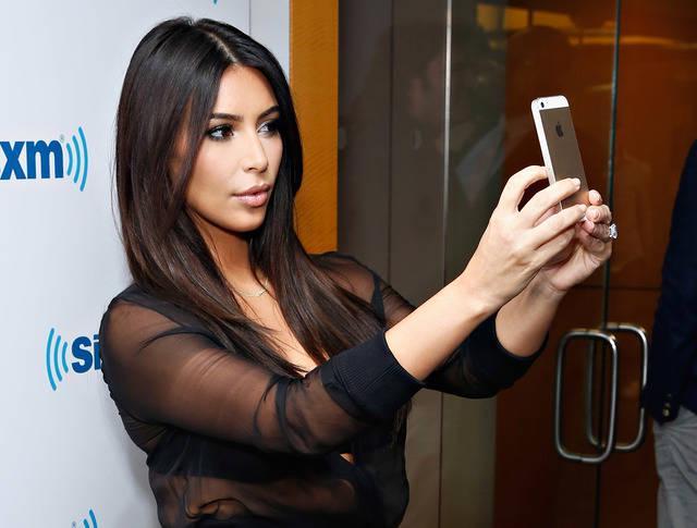 รูปภาพ:http://images.lifeandstylemag.com/uploads/posts/image/57494/kim-kardashian-selfie.jpg