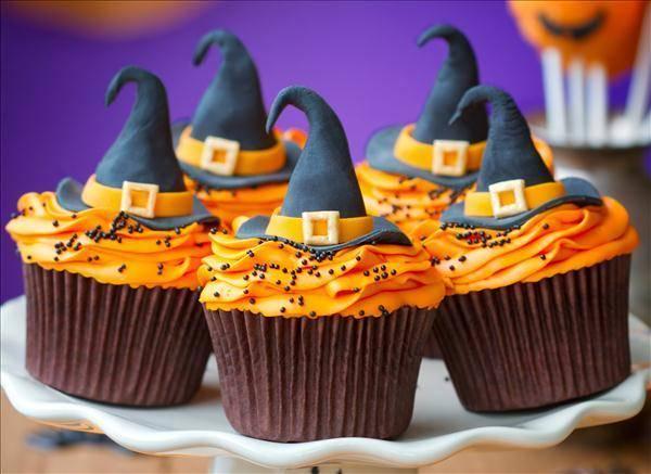 รูปภาพ:http://www.diy-enthusiasts.com/wp-content/uploads/2013/10/halloween-cupcake-decorations-witch-hats-orange-cream.jpg
