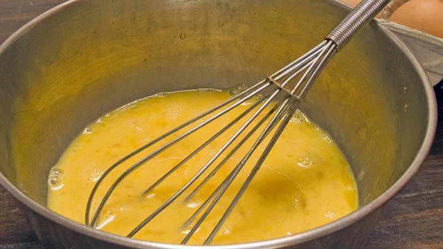 รูปภาพ:http://www.bettycrocker.com/~/media/Images/Betty-Crocker/Tips/TipsLibrary/Cooking-Tips/How-to-Make-an-Omelet/How-to-Make-an-Omelet_01.jpg