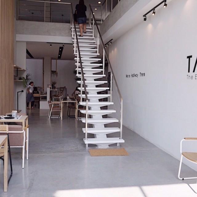 ภาพประกอบบทความ TANWA ร้านกาแฟสไตล์มินิมอล ที่ไม่ได้มีดีแค่กาแฟ