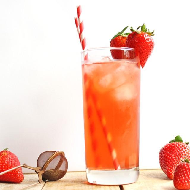 ตัวอย่าง ภาพหน้าปก:Refreshing Strawberry Iced Tea  ชาเย็นสตรอว์เบอร์รี่ หวานหอมแบบฟินๆ ไม่เหมือนใคร