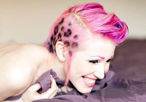 รูปภาพ:http://creativefan.com/important/cf/2012/12/funky-short-hairstyles/leoprard-pink-hair.jpg