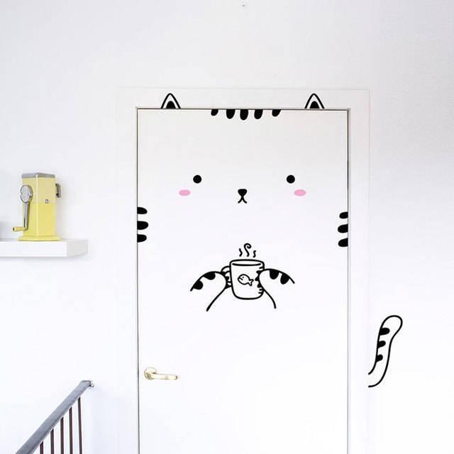 ภาพประกอบบทความ สติ๊กเกอร์ติดประตูสุดน่ารัก ที่จะทำให้ประตูดูมุ้งมิ้งน่ารัก