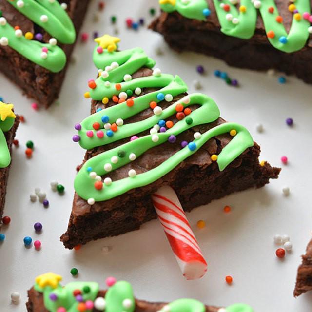 ตัวอย่าง ภาพหน้าปก:Easy Christmas Tree Brownies ขนมบราวนี่ต้นคริสต์มาส น่ารักฟรุ้งฟริ้งสีสันสดใส