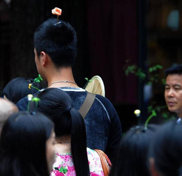 รูปภาพ:http://static.boredpanda.com/blog/wp-content/uploads/2015/10/sprout-hairpins-china-trend-6__700.jpg