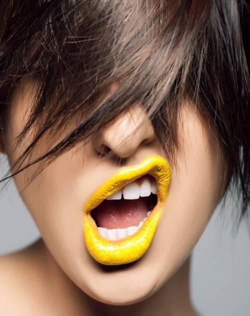 รูปภาพ:http://stylesweekly.com/wp-content/uploads/2015/06/Neon-lipstick.jpg