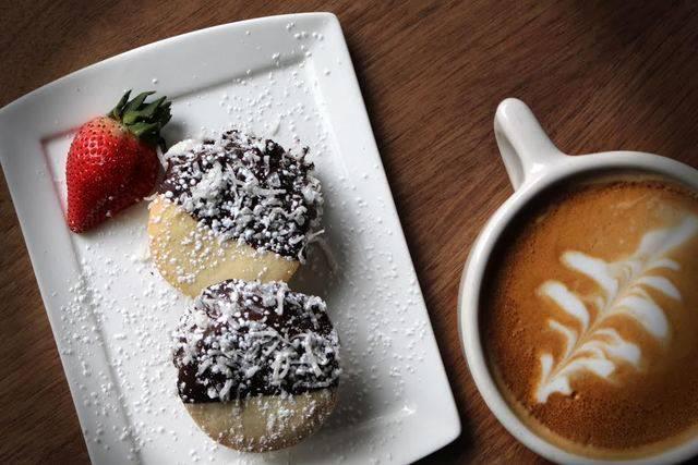 รูปภาพ:http://diningout.com/denverboulder/wp-content/uploads/sites/13/2015/03/Shortbread-cookies.jpg