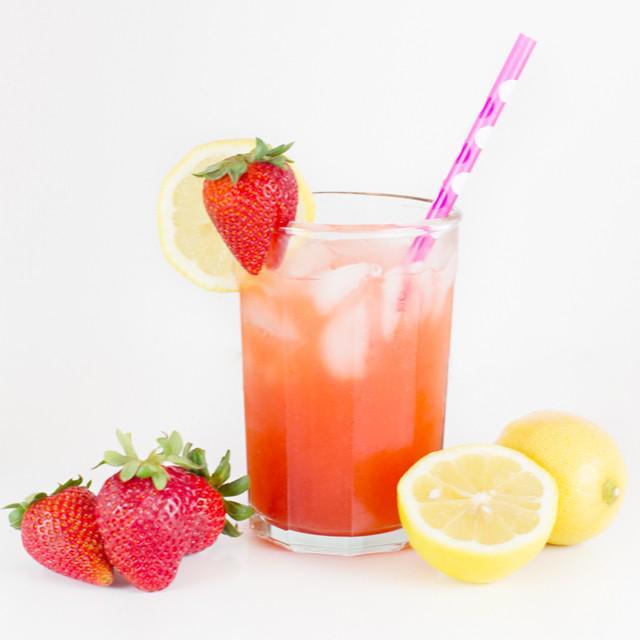 ตัวอย่าง ภาพหน้าปก:Grilled Strawberry Lemonade น้ำเลมอนเนดสูตรใหม่ ดื่มเพลินวนไปไม่มีเบื่อ 😍🍋🍓 