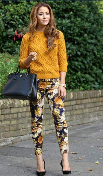 รูปภาพ:http://picture-cdn.wheretoget.it/u71r2h-l-610x610-pants-fall+fashion-fashion-floral-mustard-outfit-sweater-handbag-heels-black-skinny+pants-skinny.jpg
