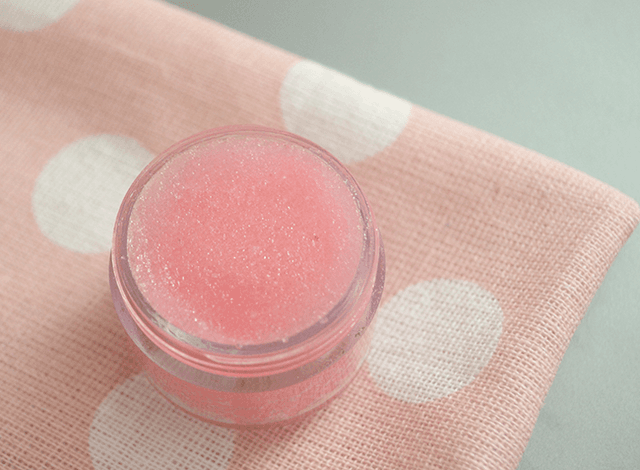 รูปภาพ:http://1.bp.blogspot.com/-ppY2RmPrcYE/UmoIuK5guiI/AAAAAAAAFLc/1OzV6EBrcmY/s1600/DIY-lip-scrub-flavored-pink-09.png