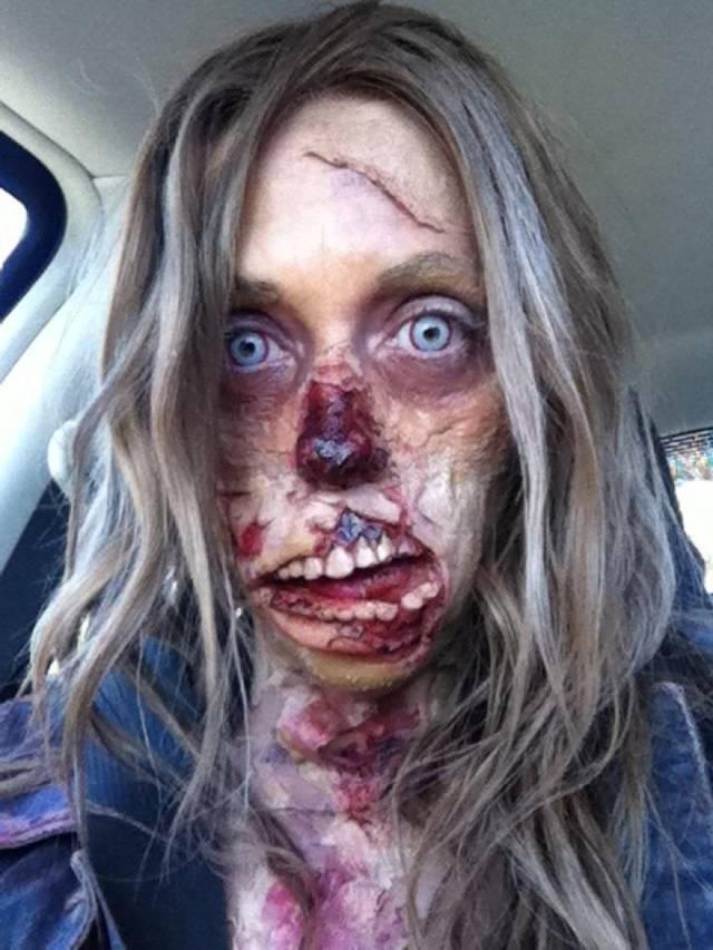 รูปภาพ:http://www.everydaykiss.com/wp-content/uploads/2013/05/1-zombie-makeup.jpg