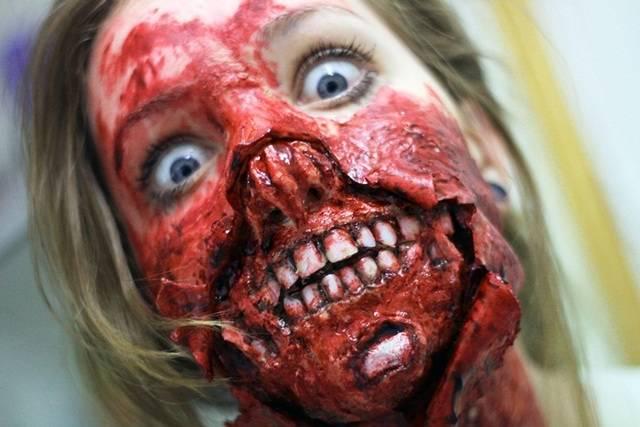 รูปภาพ:http://www.everydaykiss.com/wp-content/uploads/2013/05/19-zombie-makeup.jpg