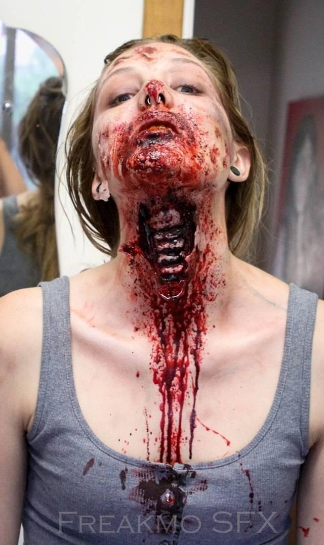 รูปภาพ:http://www.everydaykiss.com/wp-content/uploads/2013/05/17-zombie-makeup.jpg