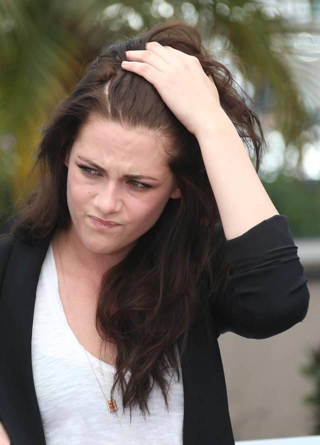 รูปภาพ:http://media.hollywood.com/images/l/kristenstewartheadache.jpg