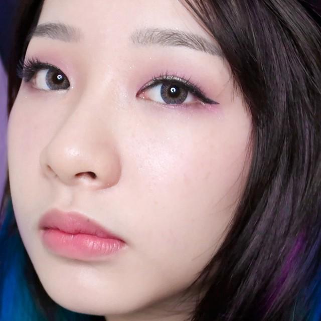 ภาพประกอบบทความ ฮาวทูแต่งหน้าต้อนรับปีใหม่ 2018 โทนสีม่วง (Purple Makeup Look)