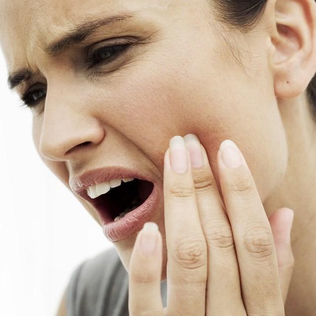 ภาพประกอบบทความ ฟันผุอันตรายใกล้ตัวที่สาวๆ ควรใส่ใจ!