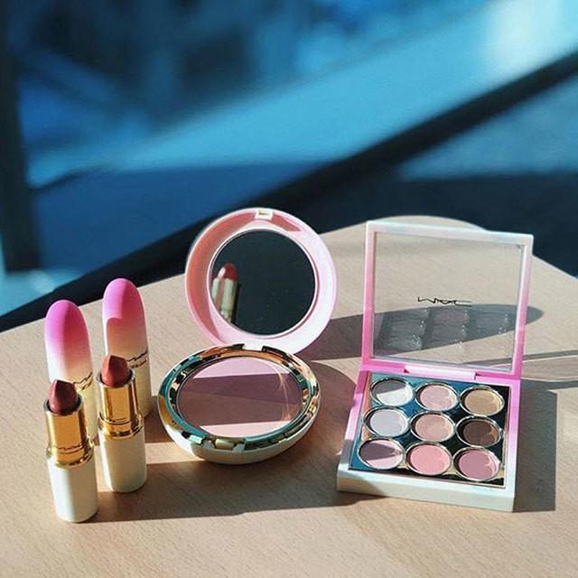 ตัวอย่าง ภาพหน้าปก:แต่งหน้าโทนพีชรับปีใหม่! กับ MAC Lunar New Year 2018 คอลเลคชั่นเมคอัพสุดแบ๊วสีชมพู 