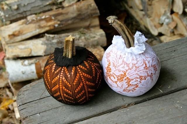 รูปภาพ:http://www.shelterness.com/pictures/cute-diy-chic-pumpkins-to-decorate-your-interior-for-halloween-1.jpg