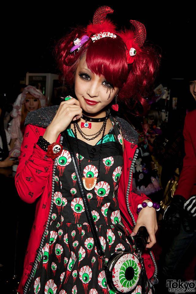รูปภาพ:http://tokyofashion.com/wp-content/uploads/2012/10/Harajuku-Halloween-Fashion-Snaps-HFW-2012-002.jpg